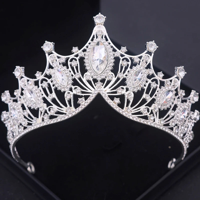 Elegant Tiara with Rhinestones